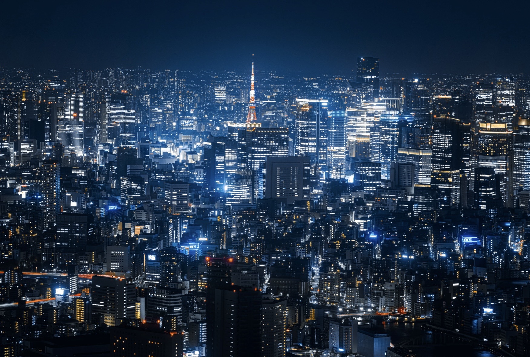 夜の雨に映る光と物語を追って。 ―ナイトフォトグラファー・ToooorU!が見つめる“雨の街の表情”